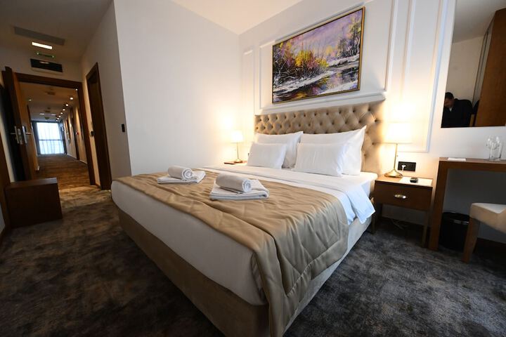Room 3 of 16