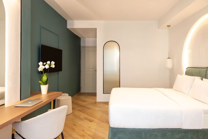 Room 32 of 95