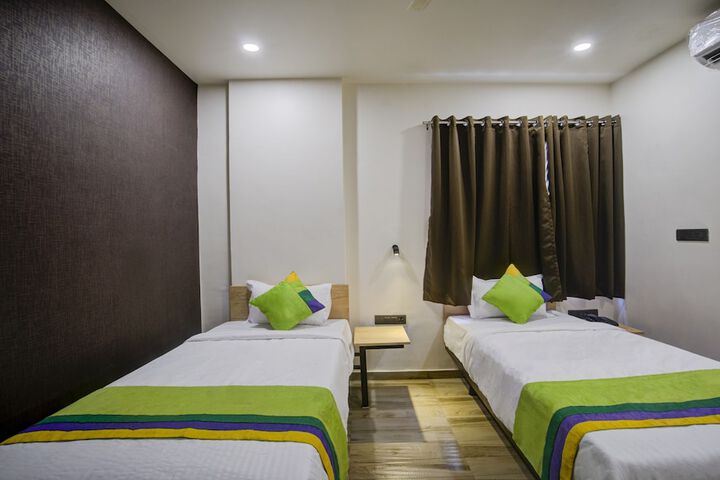 Room 13 of 27