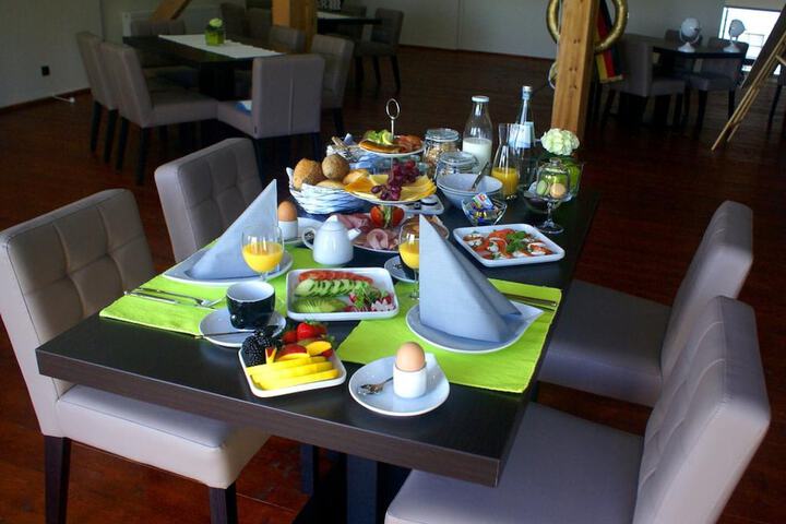 Breakfast/Coffee Service 20 of 42