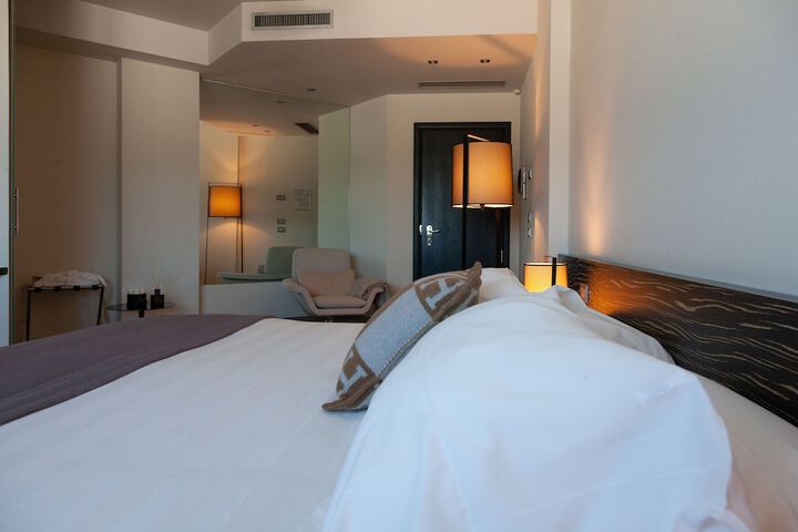 Room 44 of 80