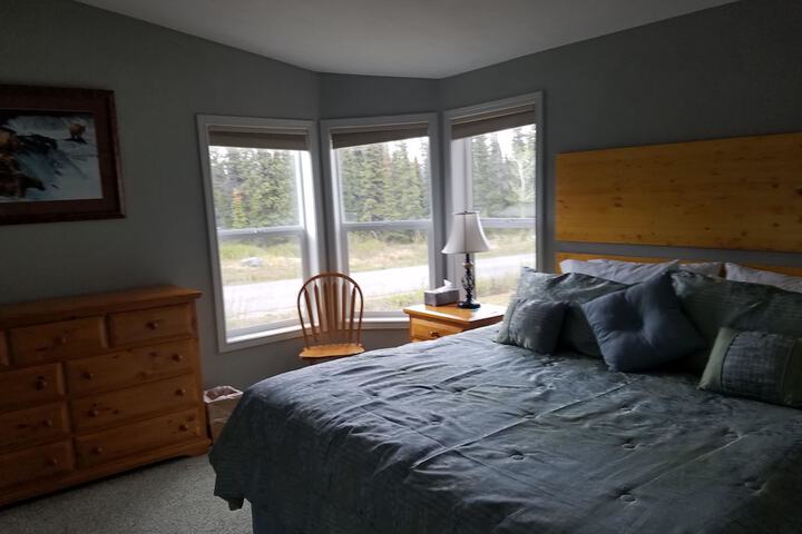 Room 2 of 77