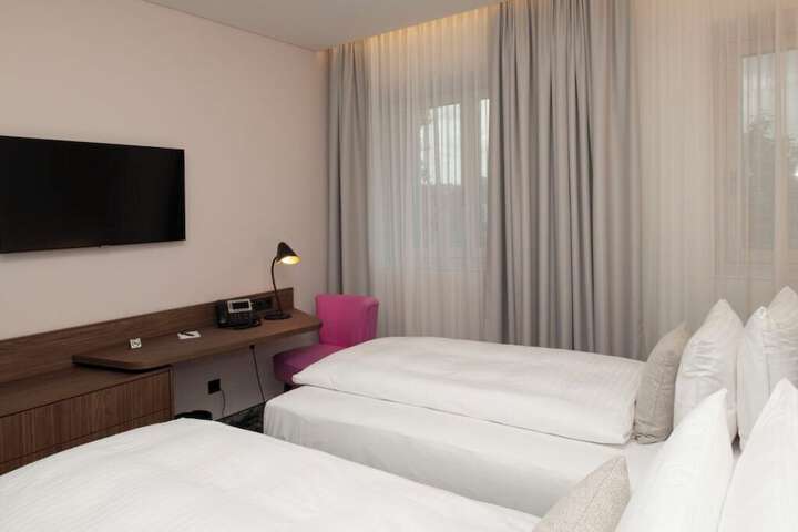 Room 5 of 80