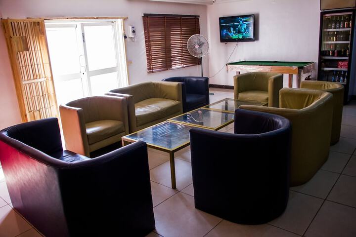 Lounge 40 of 44