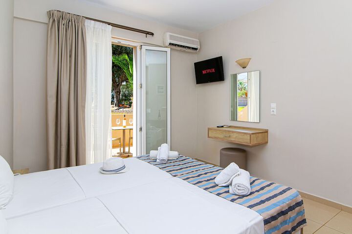 Room 43 of 168