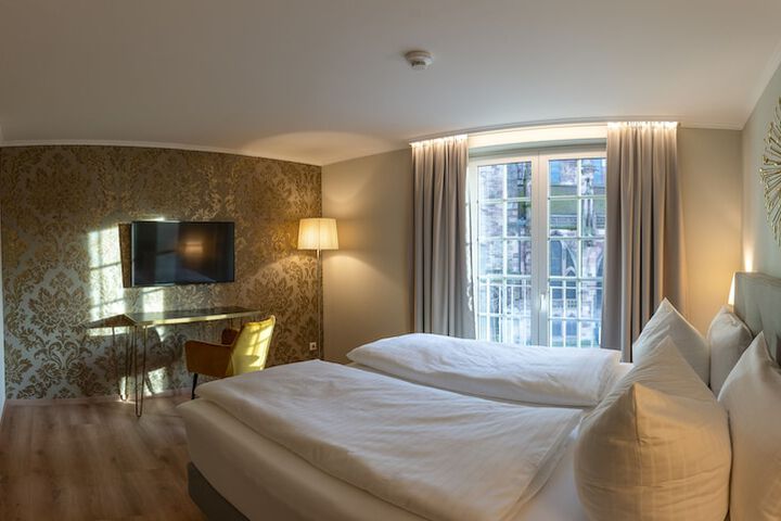 Room 8 of 35