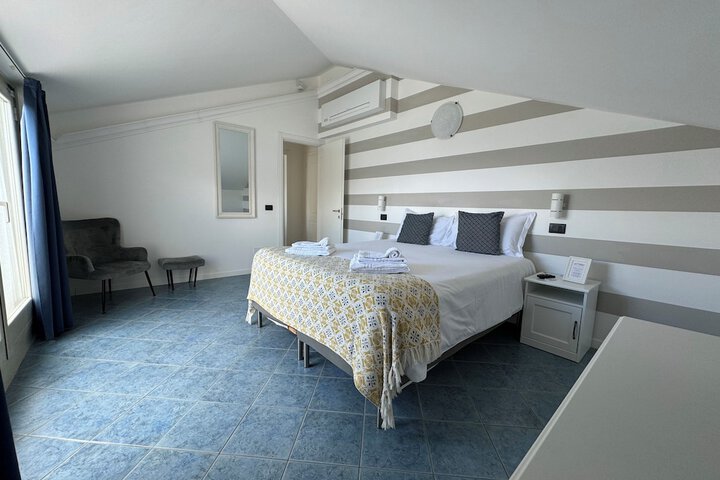 Room 28 of 129