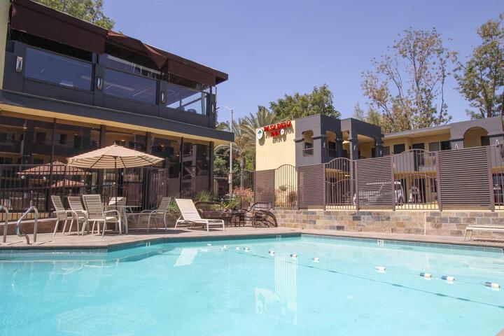 Pool Hotel