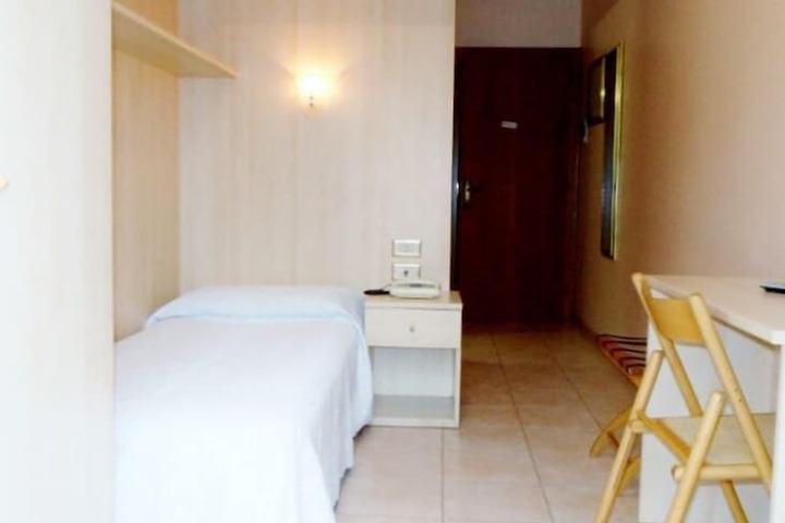 Room 19 of 59