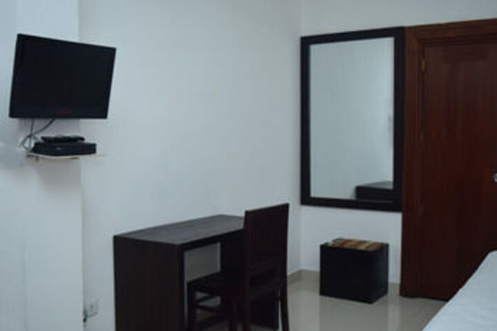 Room 4 of 13