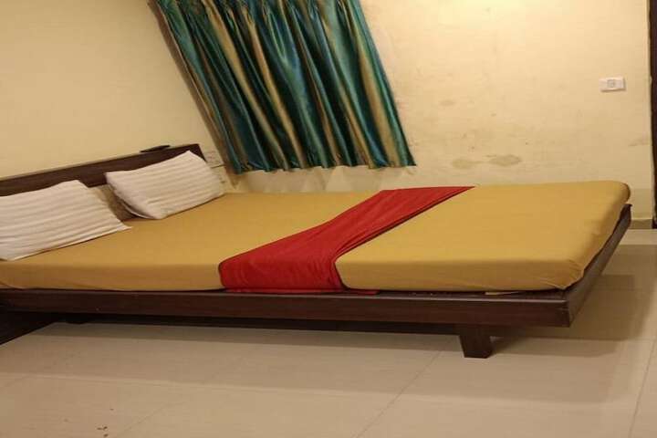 Room 8 of 13
