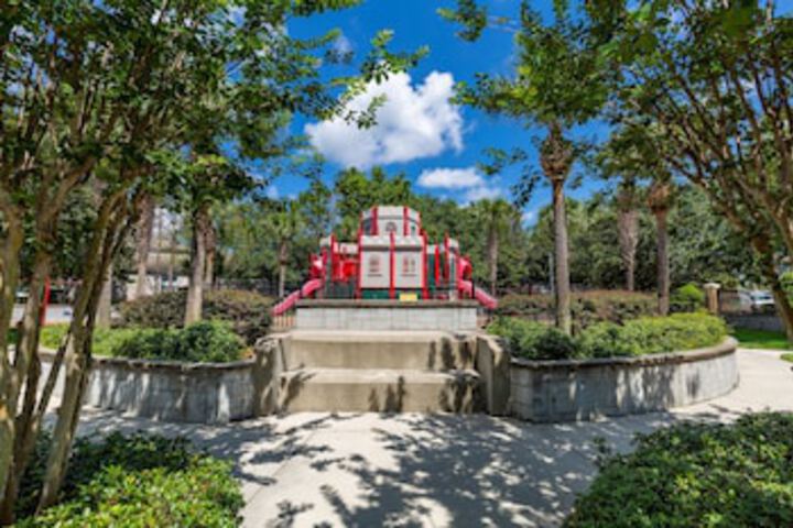 Hotel Exterior 142 of 150