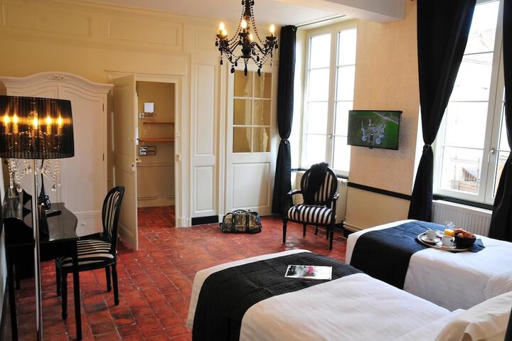 Room 6 of 110