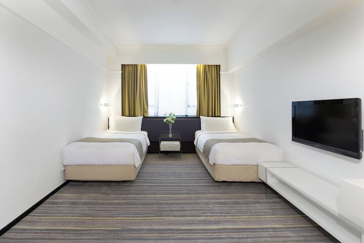 Room 27 of 52