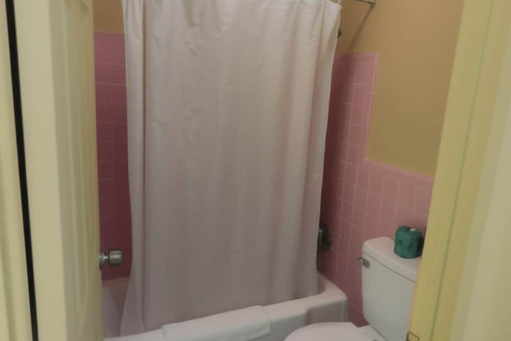 Room 5 of 8