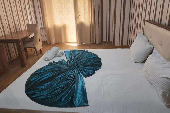 Room 3 of 105