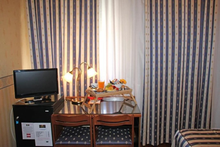 Room 10 of 40