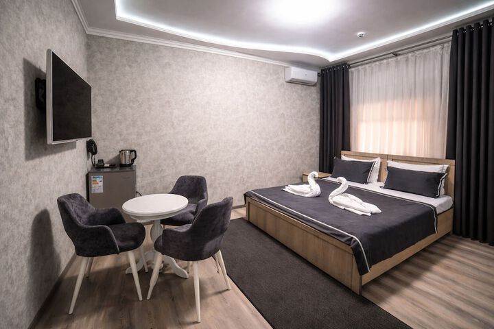 Room 4 of 5