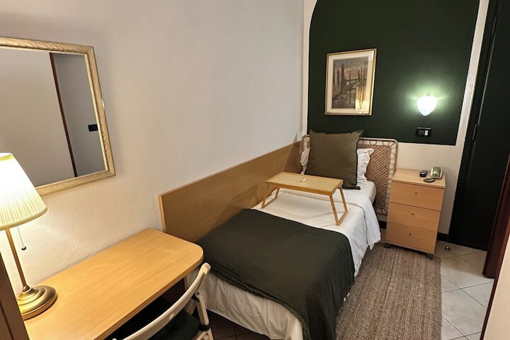 Room 3 of 17