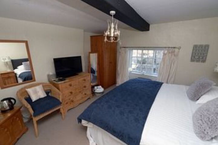 Room 10 of 34