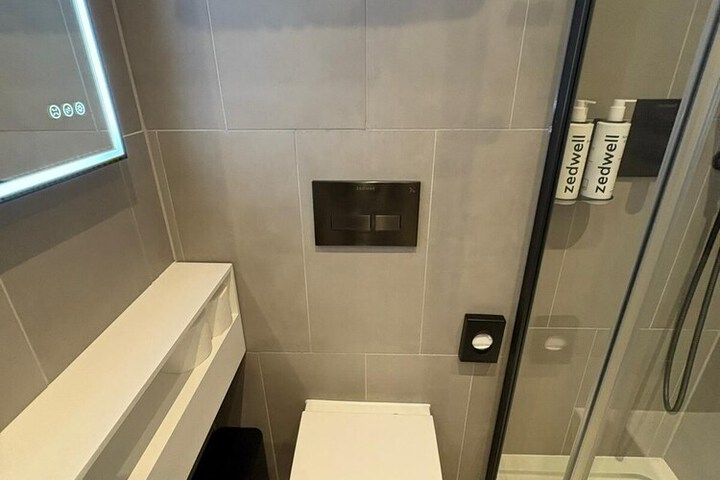 Room 5 of 6