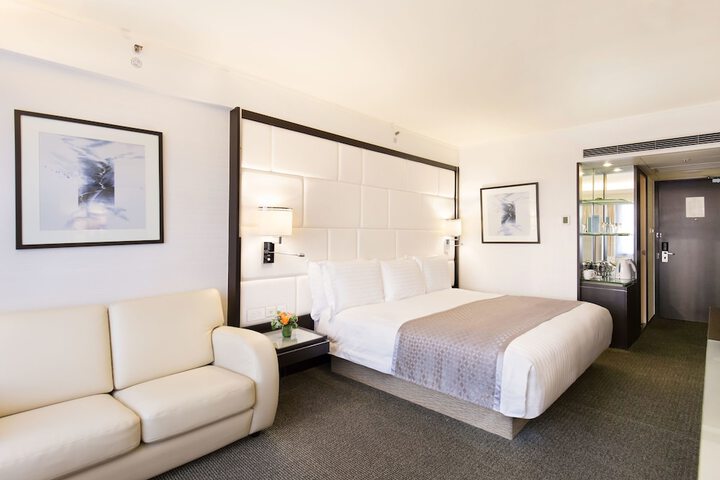 Room 8 of 112
