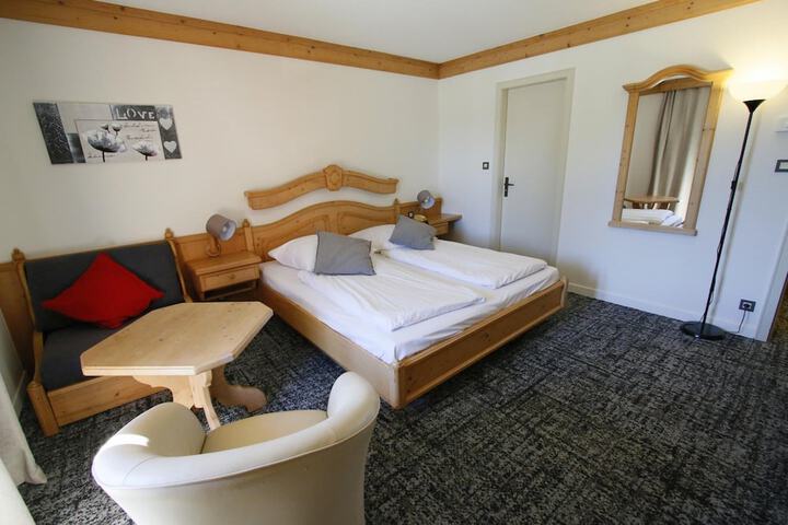 Room 5 of 47