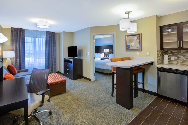 1 Queen Studio Suite (13 of 26)
