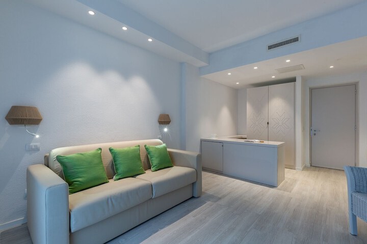 Room 32 of 155