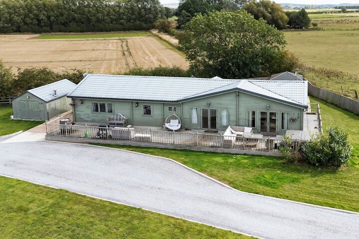 Sleeps6- Hot Tub- Pet Friendly- Log Burner in York