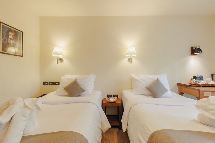 Room 32 of 193