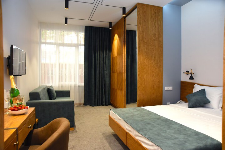 Room 28 of 49