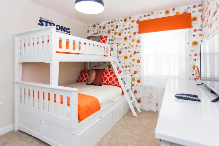 Room 13 of 30