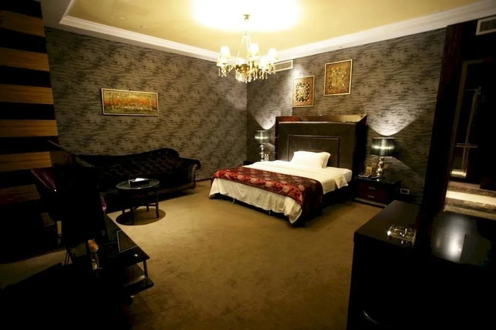 Room 3 of 15