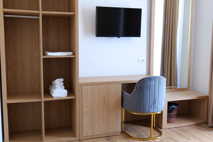 Room 5 of 74