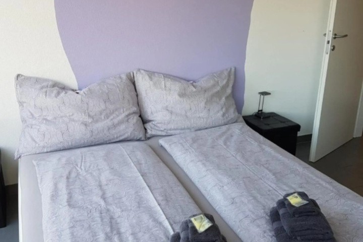 Room 3 of 10