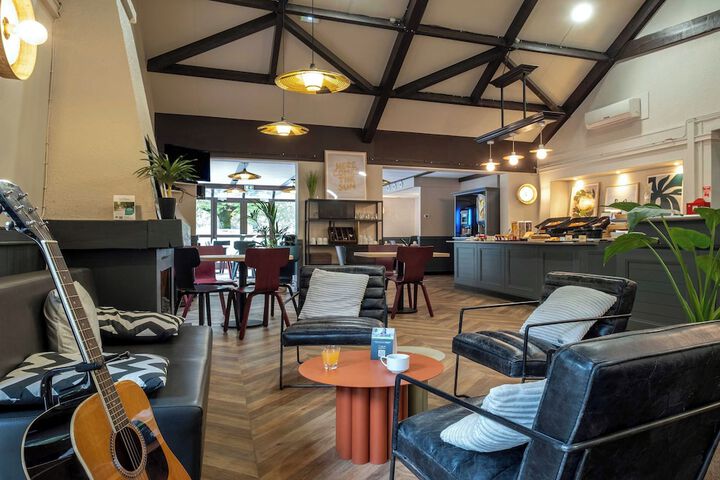 Entrance & Lobby