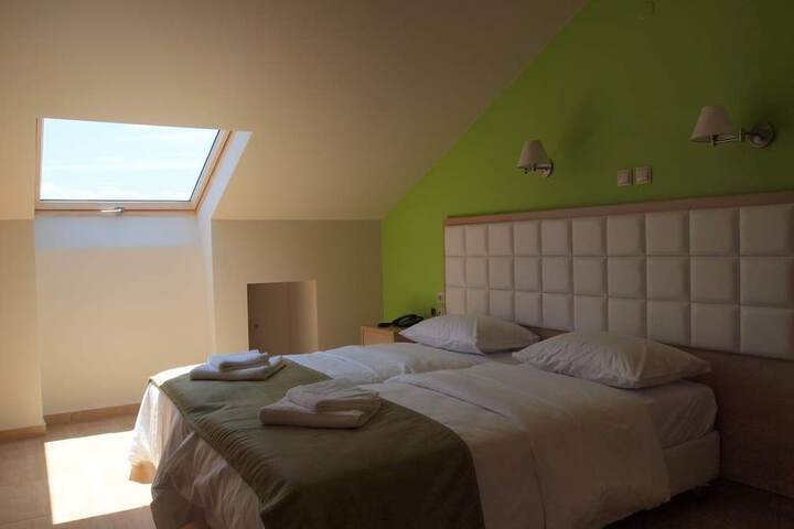Room 4 of 26