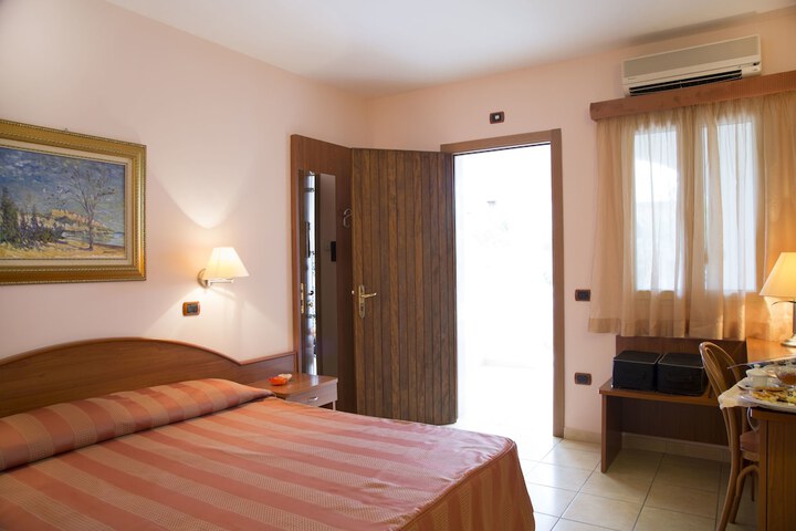 Room 9 of 75