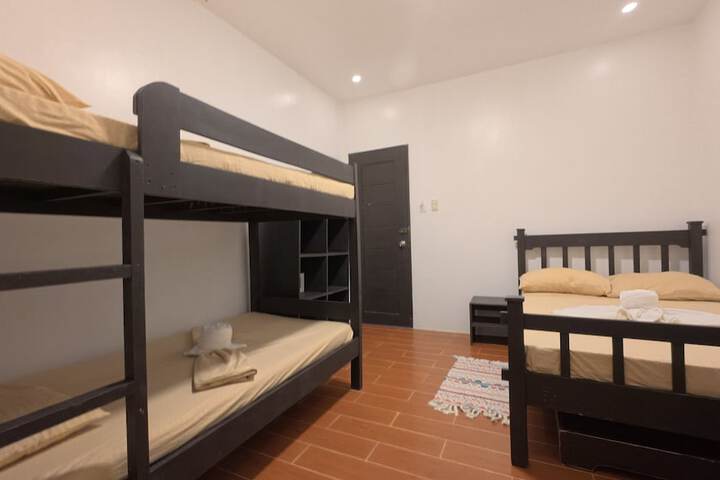 Room 43 of 144
