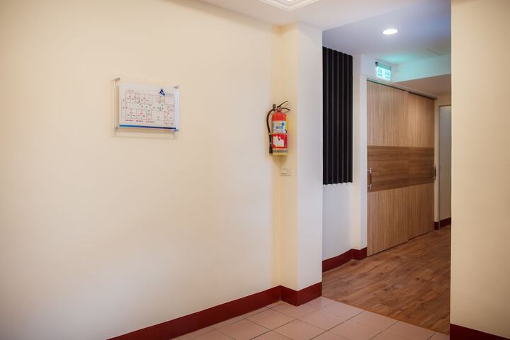 Ballroom/Hall 88 of 91