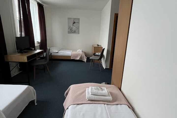 Room 17 of 49