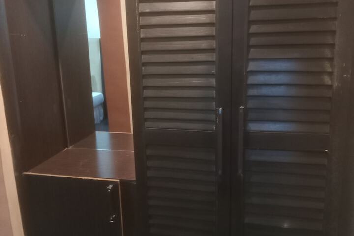 Room 5 of 17