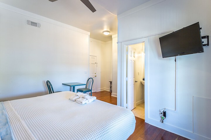Room 30 of 76