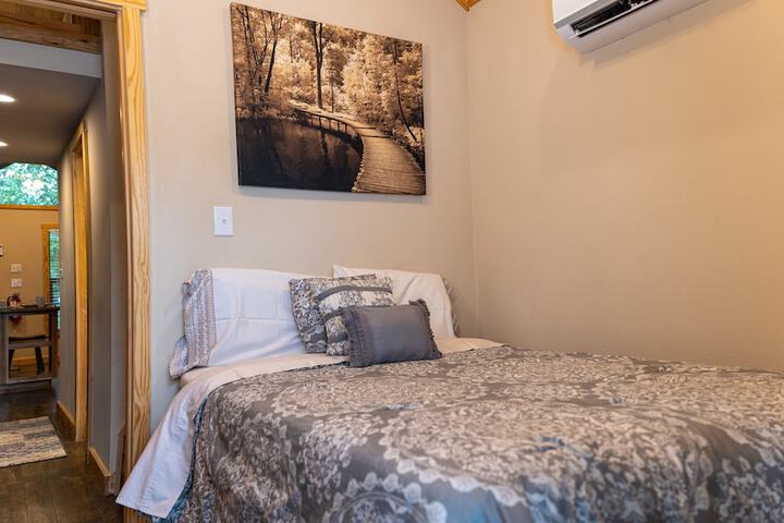 Room 52 of 208
