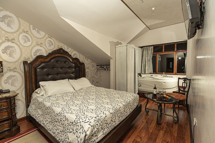Room 6 of 85