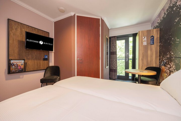 Room 7 of 42
