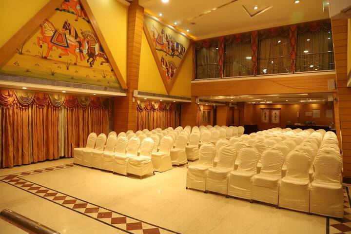 Ballroom/Hall 16 of 23