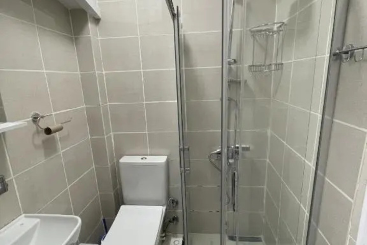 Room 4 of 6