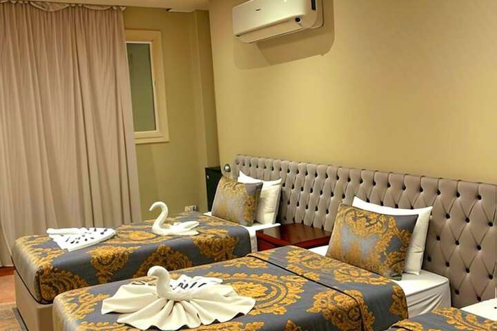 Room 28 of 77